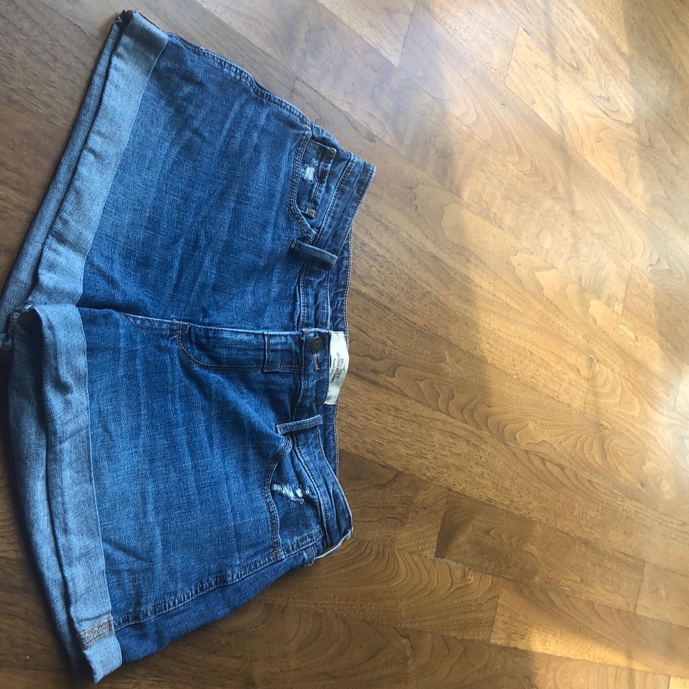 Hollister Boyfriend Shorts - 11